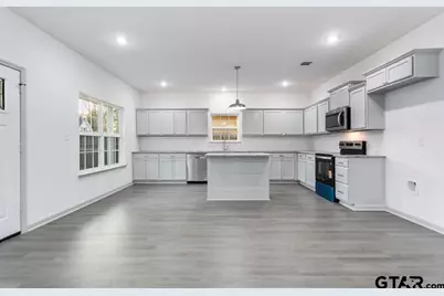 214 W Hurley Ave, Gladewater, TX 75647 - Photo 9