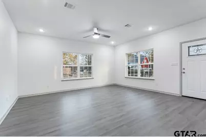 214 W Hurley Ave, Gladewater, TX 75647 - Photo 5