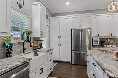 393 E Pennsylvania Ave, Van, TX 75790 - Photo 7