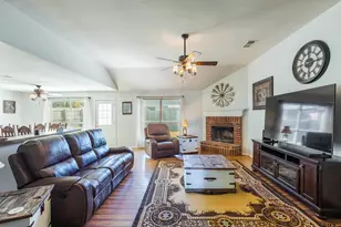 1109 E Park Dr, Lindale, TX 75771 - Photo 3