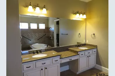 954 La Vista Drive, Tyler, TX 75703 - Photo 5