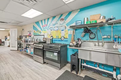 102 N Jefferson Avenue, Mt Pleasant, TX 75455 - Photo 25