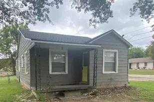 524 N College St, Lindale, TX 75771 - Photo 1