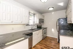 5827 Hollytree, Tyler, TX 75703 - Photo 15