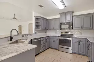 209 Cass Cir, Flint, TX 75762 - Photo 11