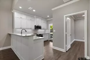 304 E Cottonwood, Overton, TX 75684 - Photo 13