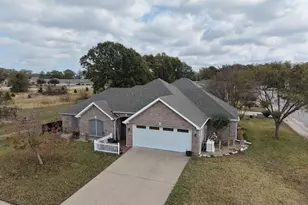 1724 Heritage Dr, Mineola, TX 75773 - Photo 1