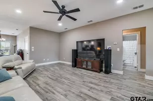 17409 Crossing Cir, Lindale, TX 75771 - Photo 13