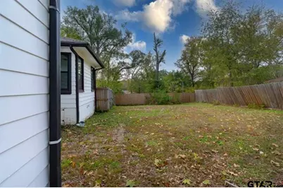 2425 Oak Ln, Tyler, TX 75701 - Photo 33