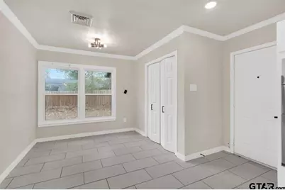 2425 Oak Ln, Tyler, TX 75701 - Photo 11