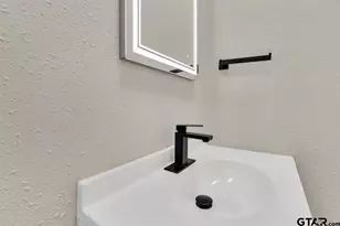 2425 Oak Ln, Tyler, TX 75701 - Photo 19