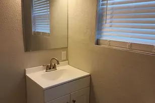 402 W Carolina St, Palestine, TX 75803 - Photo 23