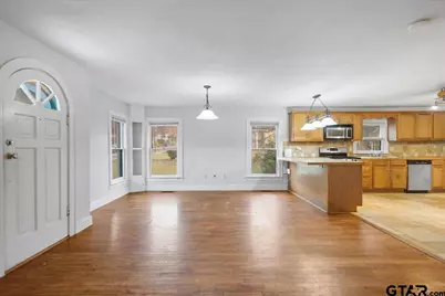 832 S Bois D Arc, Tyler, TX 75701 - Photo 9
