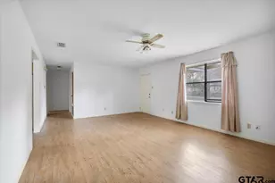 304 E Williams St, Carthage, TX 75633 - Photo 5