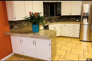 2008 Longview Dr, Henderson, TX 75652 - Photo 5