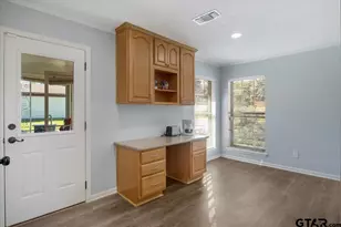 1004 Oakwood Dr, Longview, TX 75604 - Photo 7