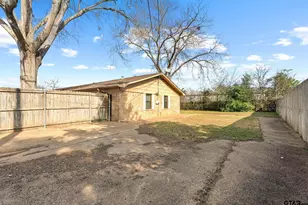 303 Lowry St, Arp, TX 75750 - Photo 23