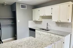 943 Creekside Drive, Tyler, TX 75703 - Photo 7