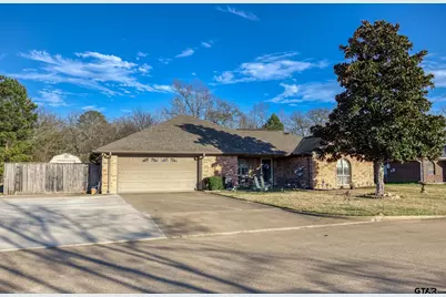 418 Chancellor Dr, Palestine, TX 75803 - Photo 1