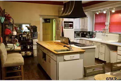 623 Brown St, Jacksonville, TX 75766 - Photo 5