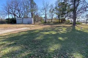 2016 W Oak St, Palestine, TX 75803 - Photo 1