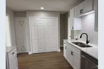 703 E Hillsboro St, Tyler, TX 75702 - Photo 17