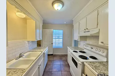 4614 Edinburgh, Tyler, TX 75703 - Photo 9