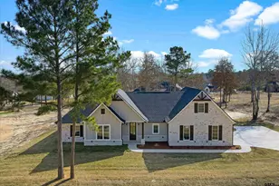 195 Clara Ln, Kilgore, TX 75662 - Photo 1