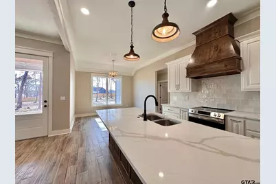 195 Clara Ln, Kilgore, TX 75662 - Photo 11