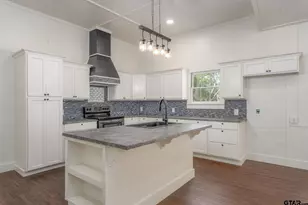 605 E Calvert St, Troup, TX 75789 - Photo 11