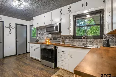 2216 Pleasant Dr, Tyler, TX 75701 - Photo 9