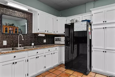 210 Kenneth Drive, Henderson, TX 75652 - Photo 9