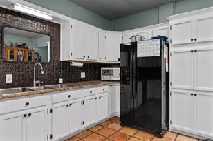 210 Kenneth Dr, Henderson, TX 75652 - Photo 9