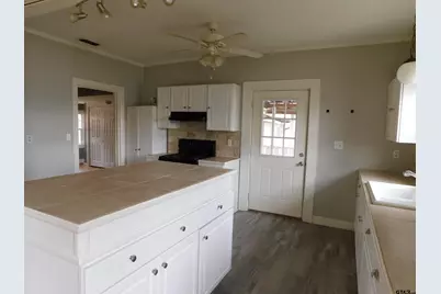 201 N Henry, Lindale, TX 75771 - Photo 5