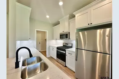 2404 Henshaw Creek Circle Unit 101, Tyler, TX 75703 - Photo 15