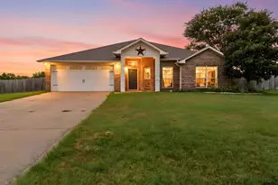 833 Greenwood Cir, Lindale, TX 75771 - Photo 1