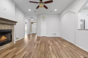 302 Collins Ave, Longview, TX 75605 - Photo 7