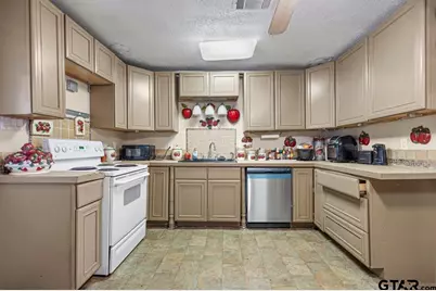 204 W Tarbutton Street, Troup, TX 75789 - Photo 11