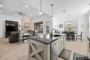 110 Rose Row, Winona, TX 75792 - Photo 11