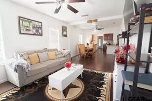 915 Lindsey Ln, Tyler, TX 75701 - Photo 5