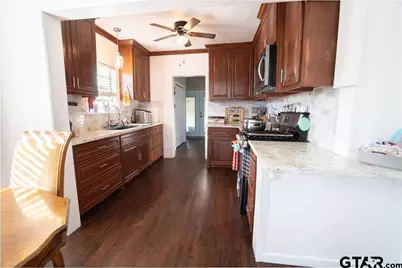 915 Lindsey Ln, Tyler, TX 75701 - Photo 9