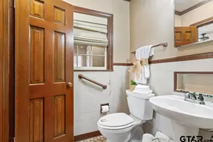 205 N Henry St, Lindale, TX 75771 - Photo 23