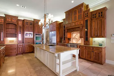 6805 Castle Pines Ct, Tyler, TX 75703 - Photo 9