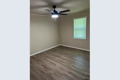 209 W South St, Lindale, TX 75771 - Photo 3