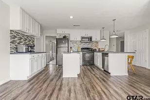 2400 Holly St, Jacksonville, TX 75766 - Photo 7