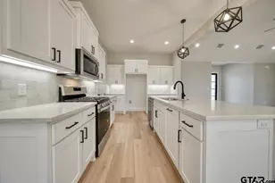 606 Prince Ln, Tyler, TX 75704 - Photo 7