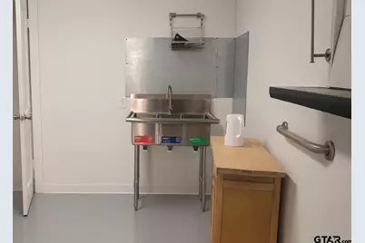 110 E Henderson St, Overton, TX 75684 - Photo 5