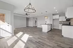 16529 Crossing Cir, Lindale, TX 75771 - Photo 9