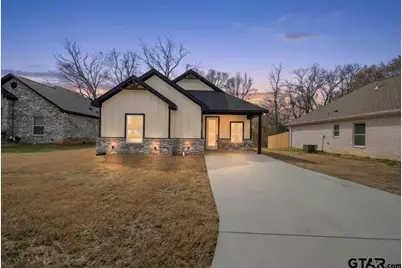 300 S Roden Ln, Gladewater, TX 75647 - Photo 1