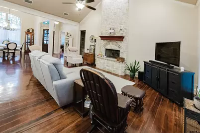 614 Huntwick Ln, Tyler, TX 75703 - Photo 3